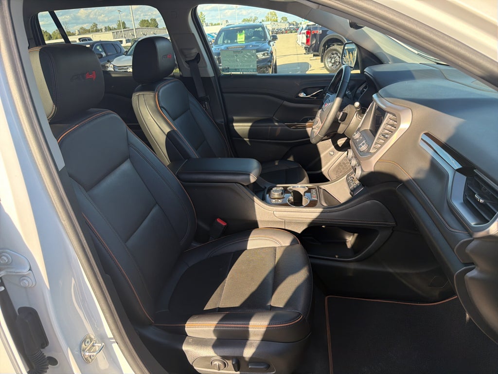 2023 GMC Acadia AT4