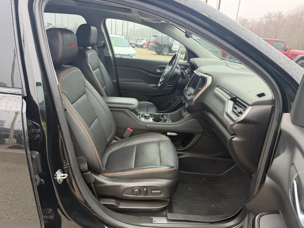 2022 GMC Acadia AT4