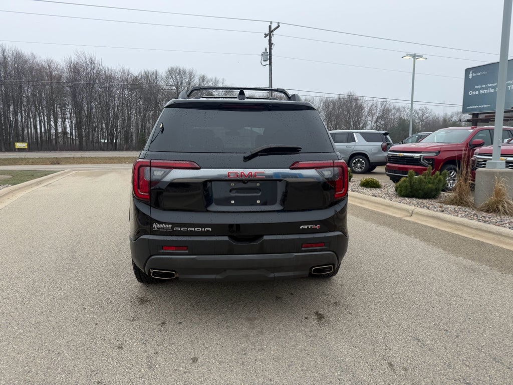 2022 GMC Acadia AT4