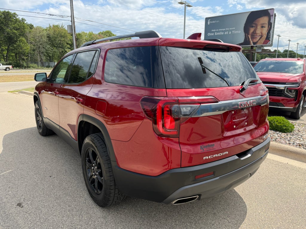 2023 GMC Acadia AT4