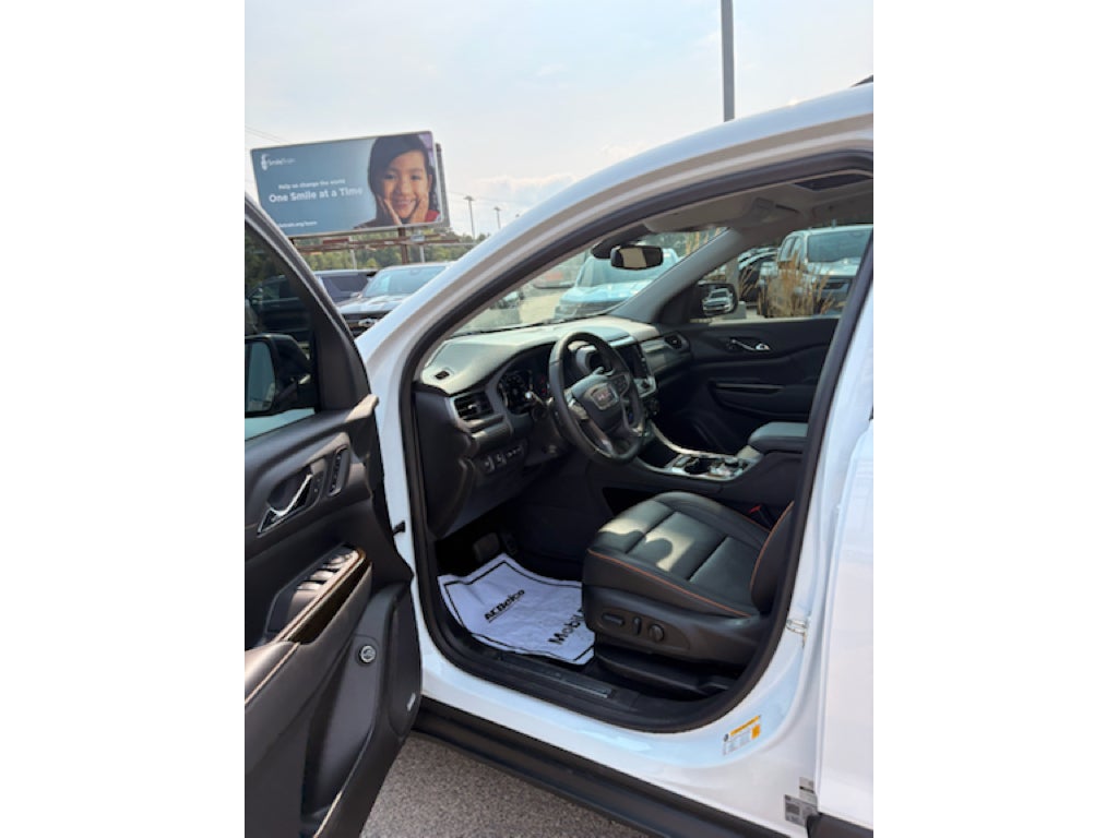 2023 GMC Acadia AT4