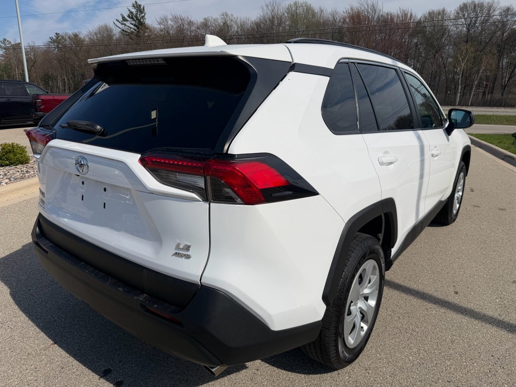 2020 Toyota RAV4 LE